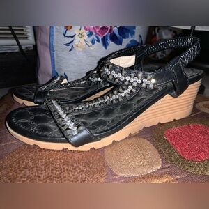 Whimsygoth JJ Elegant Black and Tan Sandals with Textured Outsole